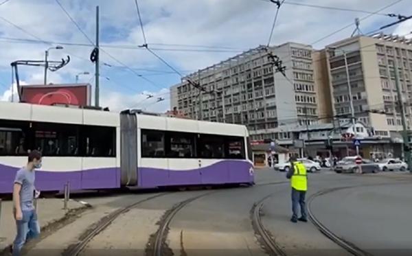 Un tramvai a sărit de pe şine în apropierea gării de nord din Timişoara (Video)
