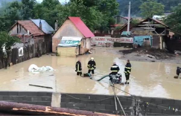 Localități din întreaga Românie, lovite de inundații puternice (Video)