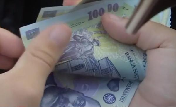 Cazul celui mai bun falsificator de bancnote de plastic din lume bagă teama în autoritățile țărilor care folosesc astfel de bani