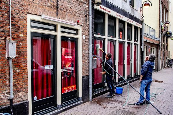 Cartierul Roșu din Amsterdam, redeschis cu reguli stricte împotriva coronavirusului