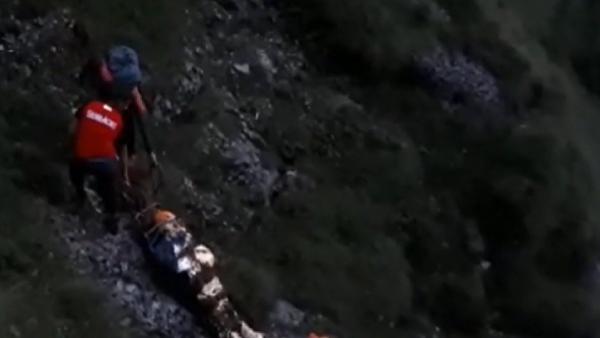 Turiști blocaţi pe munte din cauza vremii. O femeie a ajuns în stare gravă la spital
