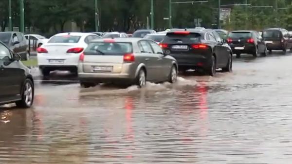 Ploaie torențială, trafic paralizat în Braşov și Covasna