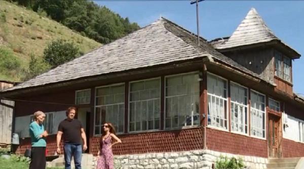 Fermecat de frumuseţea României, Charlie Ottley și-a cumpărat o casă la poalele munţilor Piatra Craiului