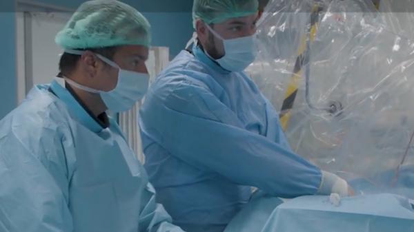 Premieră medicală în România: Pacientă cu probleme la inimă, salvată printr-o procedură fără bisturiu