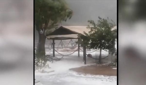 Turiști români prinși în insulele din Grecia lovite de uraganul Ianos