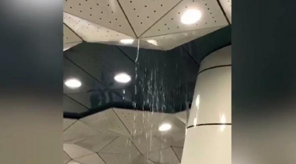 Șuvoaie de apă prin tavanul noii stații de metrou din Drumul Taberei