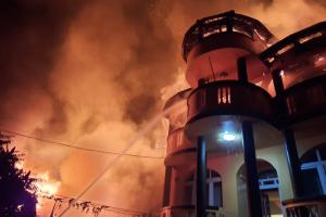 Incendiu devastator în București. Un băiat de 14 ani a murit ars de viu în casa cuprinsă de flăcări (Video)