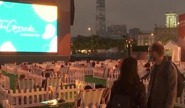 Locuri la cinema, delimitate cu garduri, ideea unei companii din Hong Kong