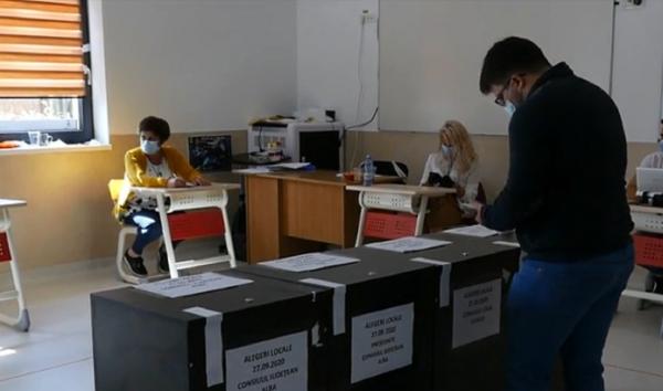 Val de retrageri din comisiile de votare, la Gorj. Oamenii sunt speriați că se vor îmbolnăvi cu Covid-19