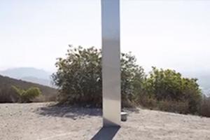 Un nou monolit a fost descoperit în California. Zeci de oameni au venit să admire misteriosul obiect