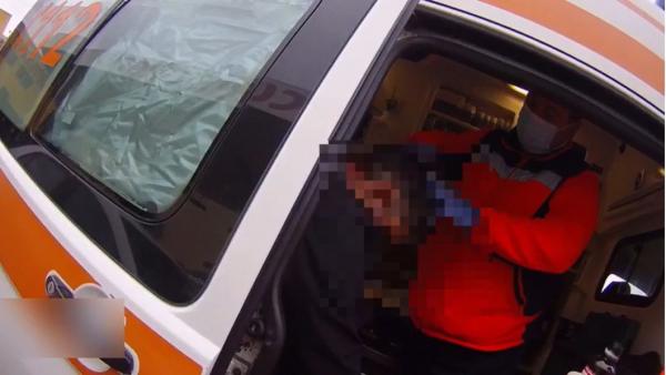 Șofer rupt în bătaie de trei români veniți din Italia, nemulțumiți că autocarul în care se aflau s-a stricat, la Arad