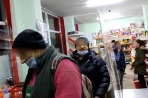 Maramureşean amendat pentru "indignare", după ce a filmat într-un magazin cum nu se poartă masca şi nu se respectă distanţarea