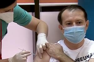Premierul Florin Cîţu s-a vaccinat anti-Covid la Spitalul Militar Carol Davila: "Peste 10 milioane de români, vaccinaţi până în septembrie"