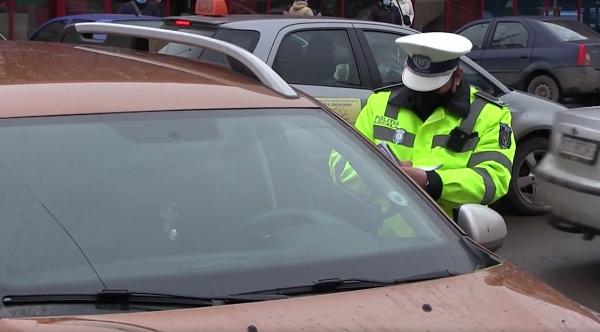 Un polițist local și-a scos uniforma la vânzare pe internet, pentru 300 de lei