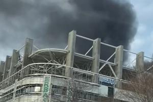 Incendiu în incinta stadionului Giuleşti. Focul s-a aprins în zona peluzelor