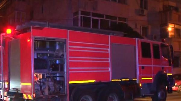 Panică într-un bloc din Ploiești. Locatarii au sunat la 112 după ce au simțit miros de gaze. Inclusiv primarul a venit la fața locului