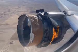 24 de avioane Boeing 777, oprite la sol după ce motorul unei astfel de aeronave a luat foc în zbor, la 4.000 de metri altitudine