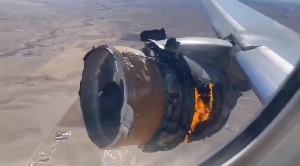 24 de avioane Boeing 777, oprite la sol după ce motorul unei astfel de aeronave a luat foc în zbor, la 4.000 de metri altitudine