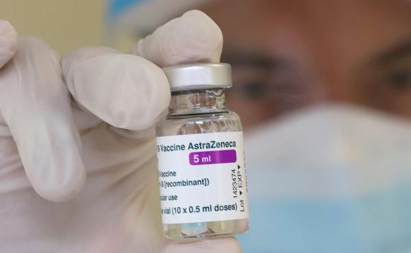 Românii încep să se ferească de vaccinul AstraZeneca. Lista reacțiilor adverse, potrivit prospectului