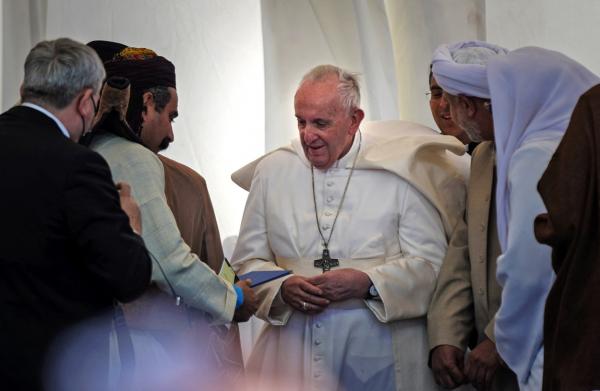 "Suntem toţi fraţi", mesajul cu care a mers Papa Francisc în Irak. Suveranul Pontif s-a rugat pentru pace între religiile lumii