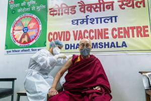 Dalai Lama, 85 de ani, s-a vaccinat anti-Covid. "Această injecție este foarte, foarte utilă", a spus liderul spiritual tibetan