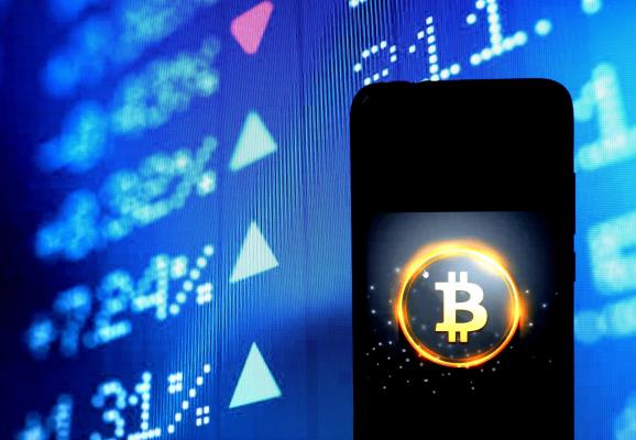 Lege specială pentru monedele virtuale. Investițiile românilor în Bitcoin depășesc deja un miliard de euro