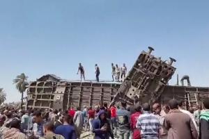 Zeci de morţi şi răniţi în Egipt, după ce două trenuri de pasageri s-au ciocnit în apropierea oraşului Sohag