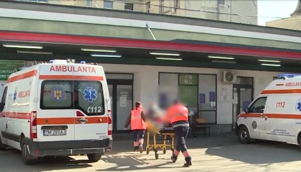Medicii din Timişoara, obligaţi să resusciteze pacienţi în ambulanţe pentru că spitalele sunt pline
