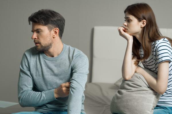 Studiu: Ce se întâmplă în cuplurile în care femeia câştigă mai mult decât bărbatul