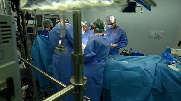 Pacienţi obligaţi să-şi amâne operaţiile din cauza numărului mare de infectări cu noul coronavirus
