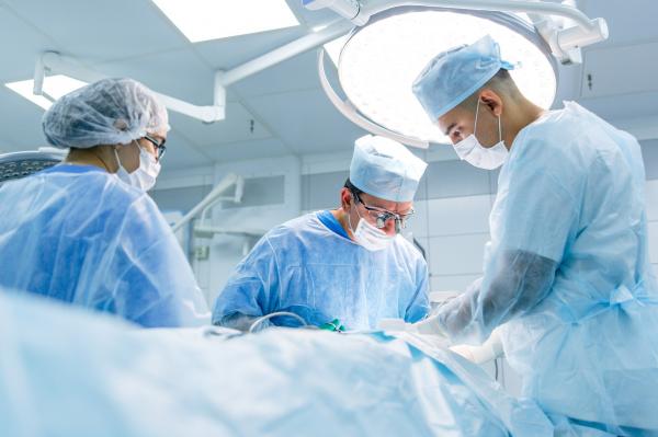 Operațiile chirurgicale neimportante se amână, spitalele sunt pline de bolnavi COVID-19. Ce intervenții se vor efectua în regim normal