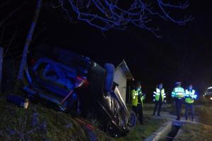 Val de tragedii pe drumurile din România. Doi soţi au murit în Arad, un tânăr a sfârşit proiectat prin plafonul maşinii