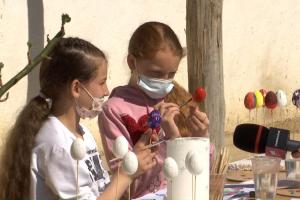 Zeci de copii buni la învăţătură, din mediul rural, experienţă inedită la muzeul satului din Galaţi