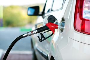 Prețurile la carburanți au crescut în pandemie. Specialiştii avertizează că scumpirea va produce efecte în lanț
