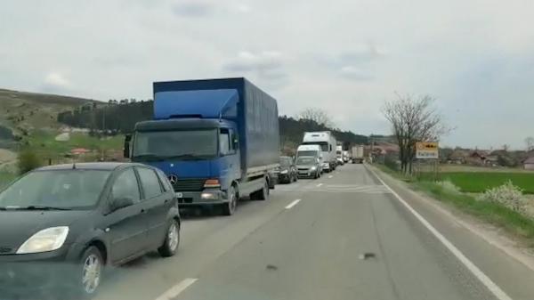 Trafic infernal în Turda, din cauza reparaţiilor la podul peste Arieş. Lucrările de reparaţie vor dura până la sfârşitul anului