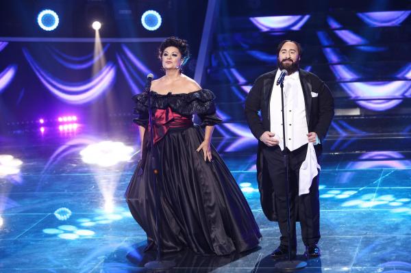 Adriana şi Romică se transformă în Leontina Văduva şi Luciano Pavarotti. Adriana: ''Îmi vine să plâng, să plec acasă!”