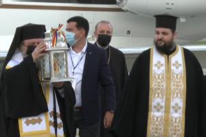Recomandările Patriarhiei pentru slujba de Înviere. Lumina Sfântă a fost adusă în România, de la Ierusalim