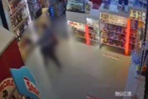 Atac cu cuțitul la o benzinărie din Sibiu. Un tânăr s-a năpustit asupra unui angajat, a luat banii și a fugit