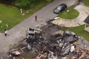 Patru morţi, între care o fetiţă de 2 ani, după ce un avion privat s-a prăbuşit peste o casă, în Mississippi 