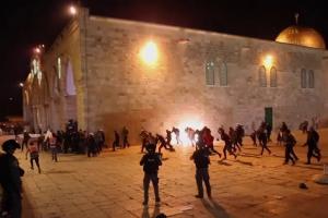 Confruntări violente la Ierusalim, între poliţia israeliană şi palestinieni. Peste 180 de oameni au fost răniţi