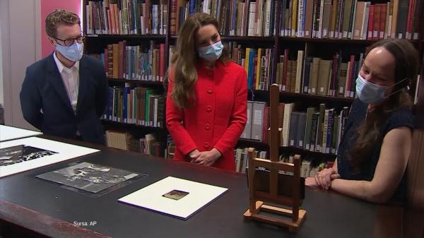 Ducesa de Cambridge a transformat lansarea unui album de fotografii într-o vânătoare de comori