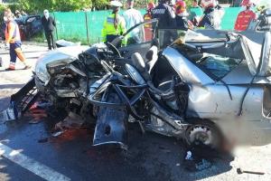 Accident cu 5 morţi pe DN1, la Nistoreşti. Două maşini s-au făcut praf după un impact frontal devastator
