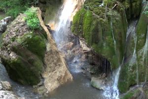 Turiştii speră să fie restaurată cascada Bigăr: era pe primul top într-un top internţional al celor mai frumoase cascade