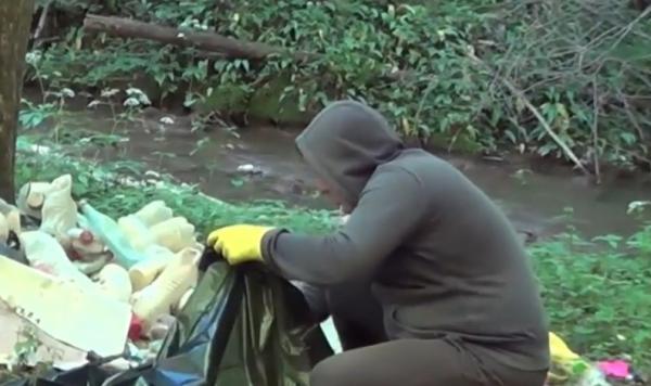 Acţiune de ecologizare în zona cascadelor Modăviţa şi Birăul Mare. Voluntarii au strâns 100 de saci de gunoaie: "Facem curat pentru sufletul nostru"