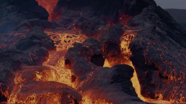 Spectacol fascinant al naturii: Cascade de lave în Islanda