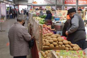 Românii au devenit mai atenţi când fac cumpărături: "De la o vârstă te interesează să mănânci sănătos"