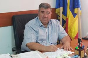 Primarul din Ștefăneștii de Jos a fost reținut de poliție. Este acuzat că a lăsat însărcinată o fată de 13 ani