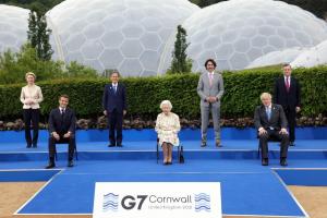 Regina Elisabeta a II-a, la fotografia de grup de la summitul G7: "Ar trebui să arătăm ca şi cum ne-am simţi bine?"