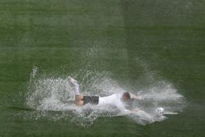 Ploaia torențială i-a împiedicat pe jucătorii naționalei Austriei să se antreneze pe Arena Națională. Terenul a fost inundat