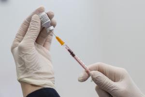 Vaccinare la Delfinariu din Constanţa: Oamenii pot alege între serul Pfizer şi Johnson&Johnson